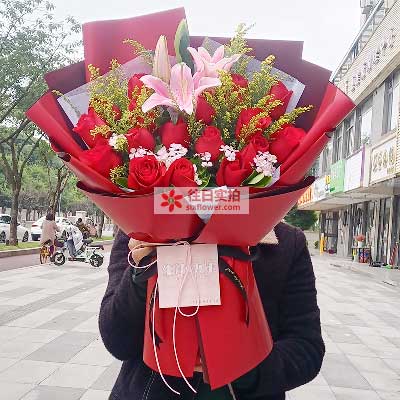 日照19朵红玫瑰百合，与你幸福前行