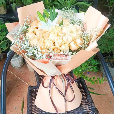 日照33朵香槟玫瑰百合，心里永远是你